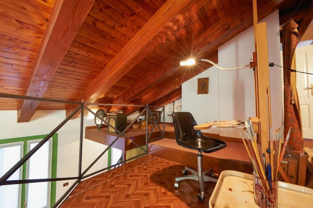 Ca' Del Pittore In Dorsoduro, Elegant Fine Arts District Appartement