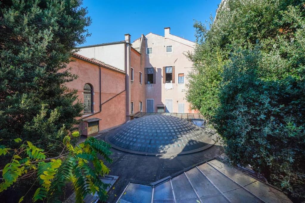 Ca' Del Pittore In Dorsoduro, Elegant Fine Arts District Appartement
